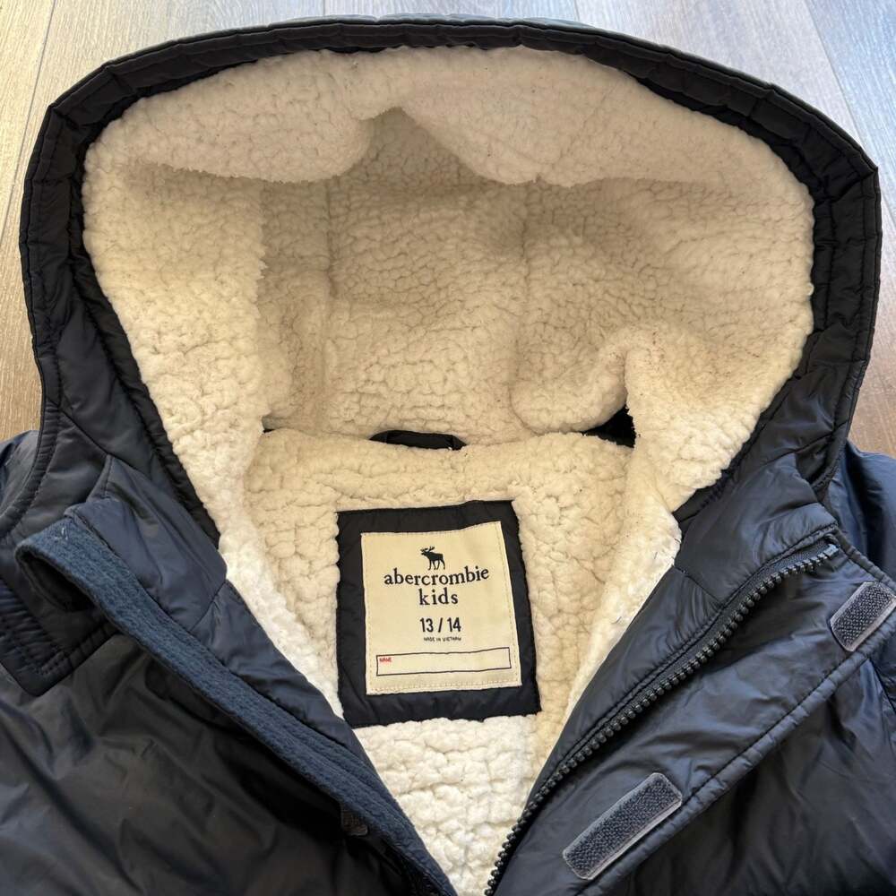 Abercrombie Kids Hooded Sherpa Lined Puffer Jacket Navy Blue Size 13/14 - Picture 3 of 5